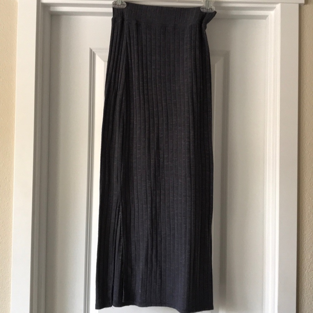 Fitted skirt